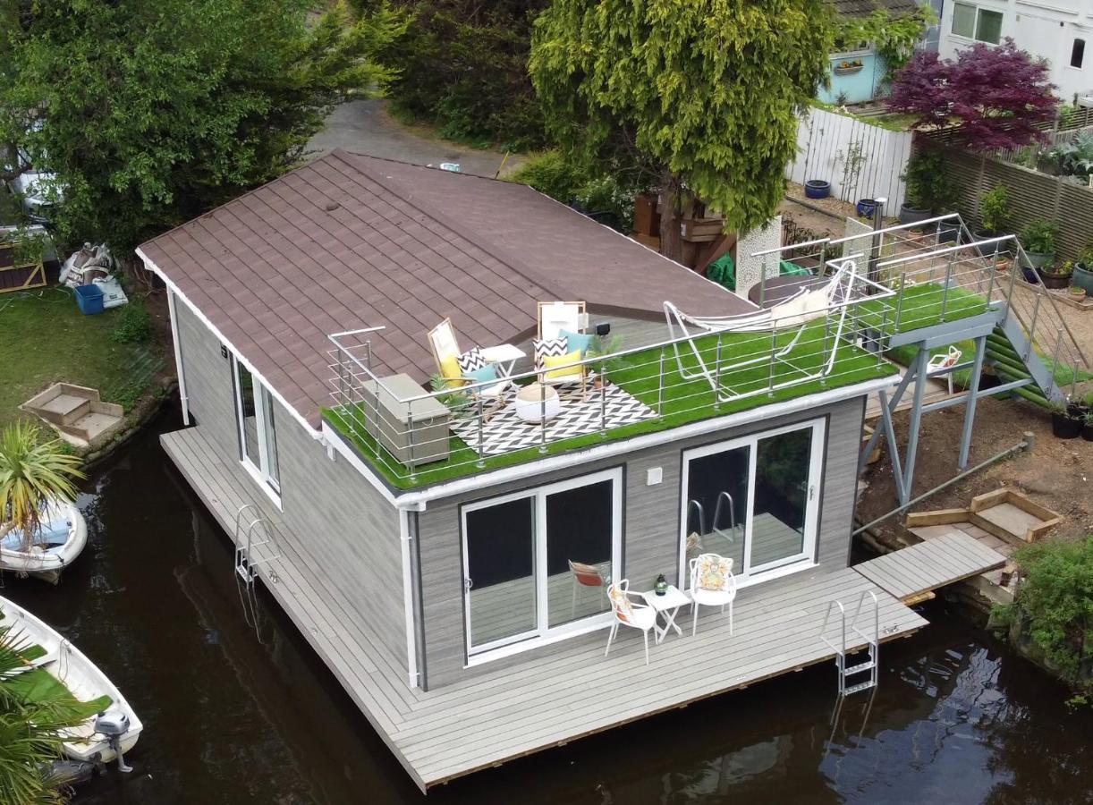 Tulana Taggs - Floating Home On Idyllic Island Hampton Hill Экстерьер фото