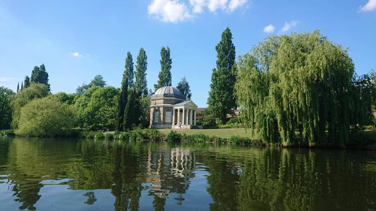 Tulana Taggs - Floating Home On Idyllic Island Hampton Hill Экстерьер фото