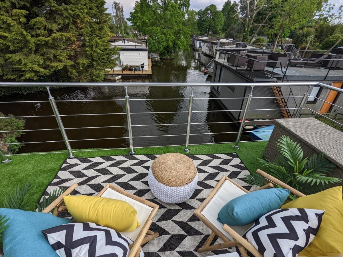 Tulana Taggs - Floating Home On Idyllic Island Hampton Hill Экстерьер фото